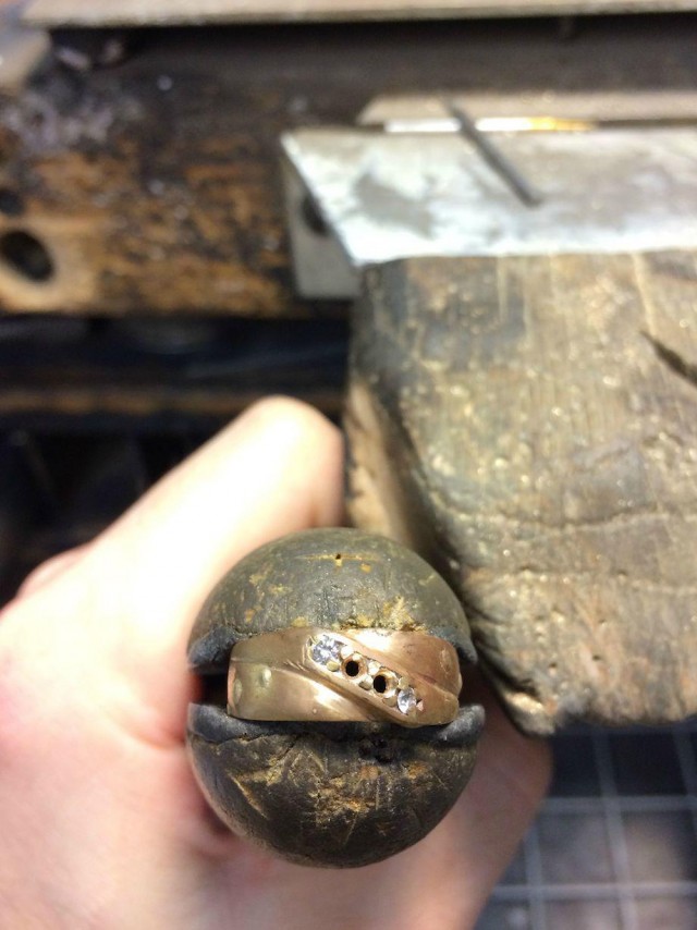 ディスポーザーに落ちた指輪の修理過程
