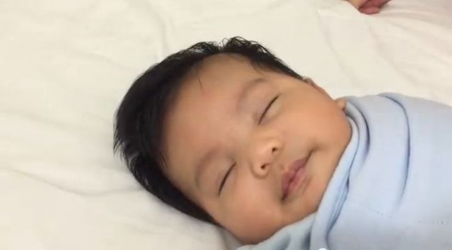 【動画】1分以内で赤ちゃんを寝かせる方法 地球ジャック