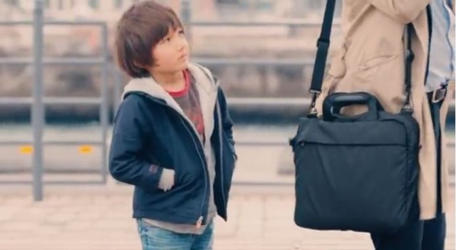 お財布を大人が落とした時子どもは。。。日本の動画の海外の反応
